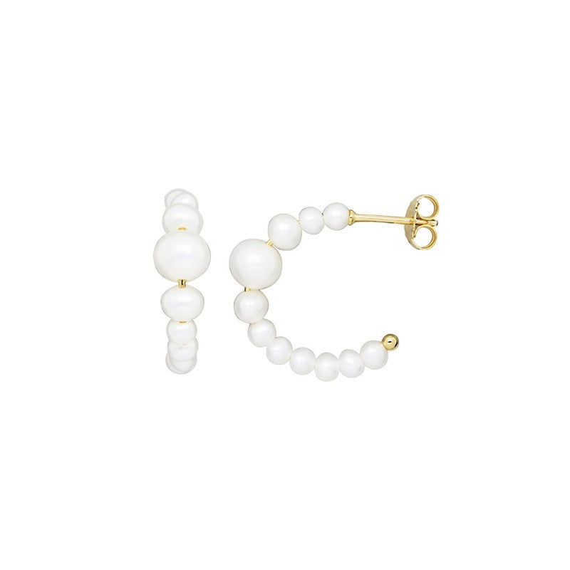 Cordelia Pearly Hoop øreringe fra Jeberg Jewellery i 14 kt forgyldt sølv med 11 ferskvandsperler pr. ørering.